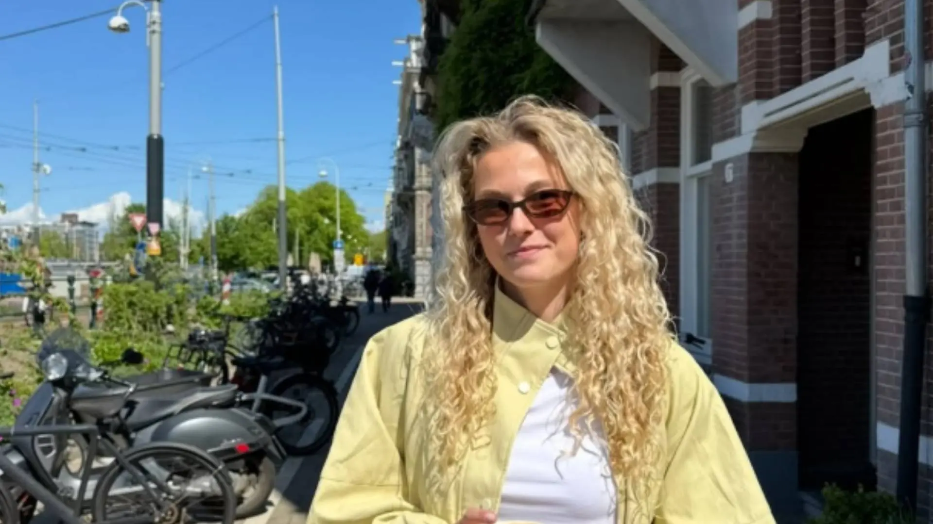 Hockeyster Yibbi Jansen laat zich eindelijk eens zonder sportpakje zien op vakantiefoto's