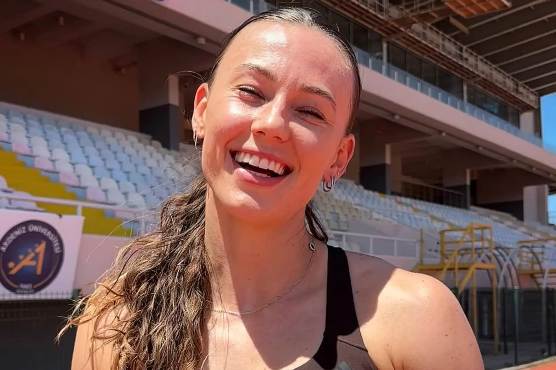 Nadine Visser (18)