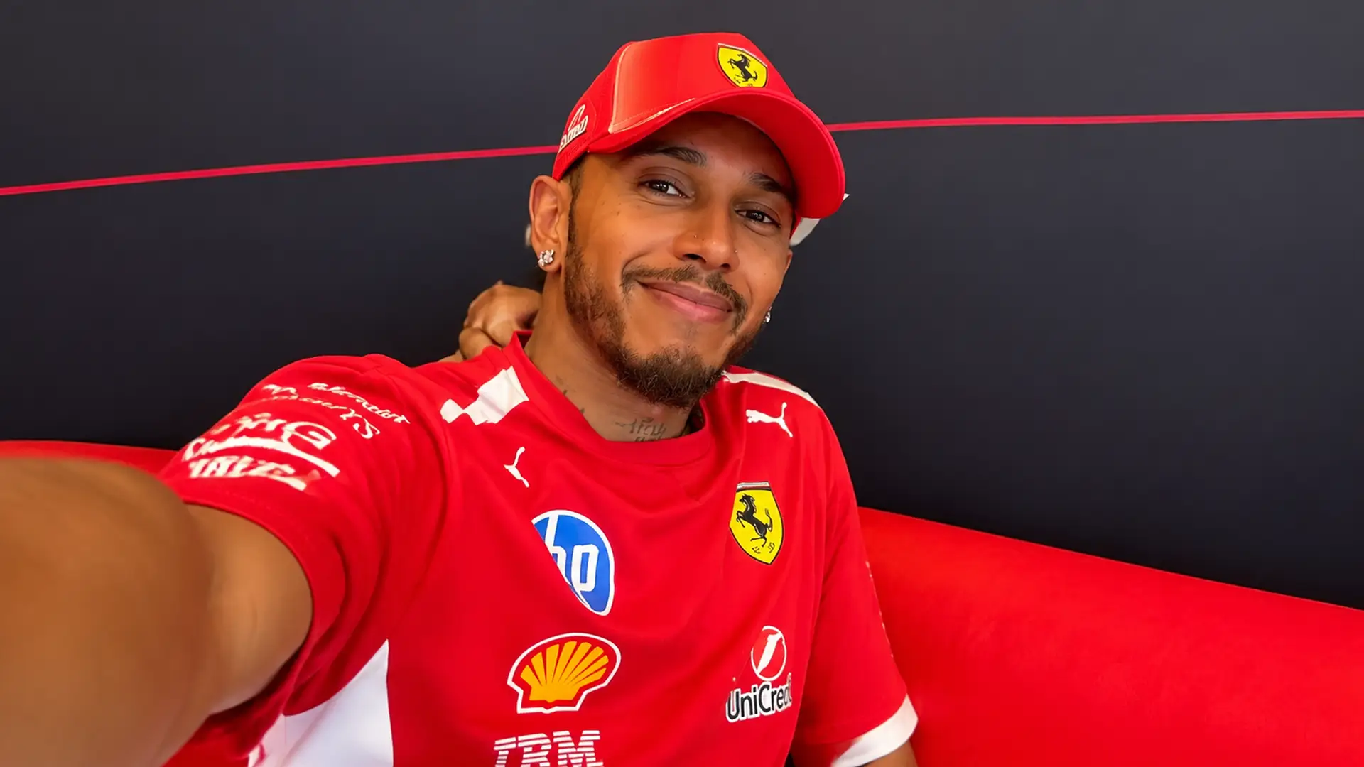 Lewis Hamilton selfie