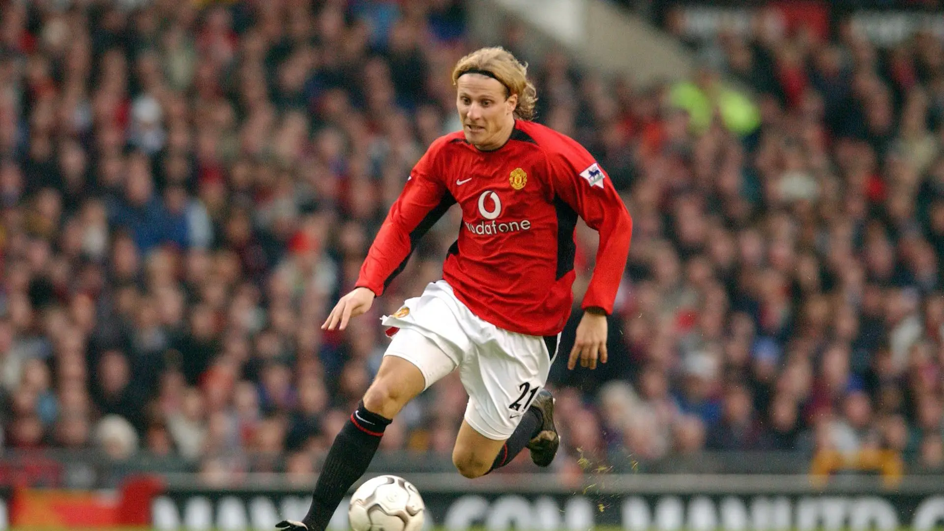 Ex-Man Utd striker Diego Forlan tells of way he was better than Cristiano Ronaldo