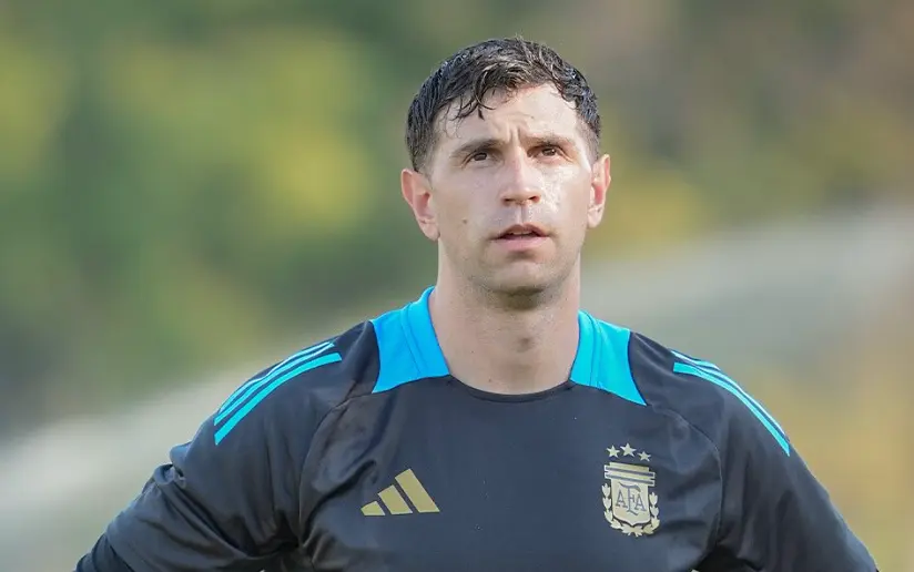 Emiliano Martinez speaks out on future as Man Utd interest in keeper heats up