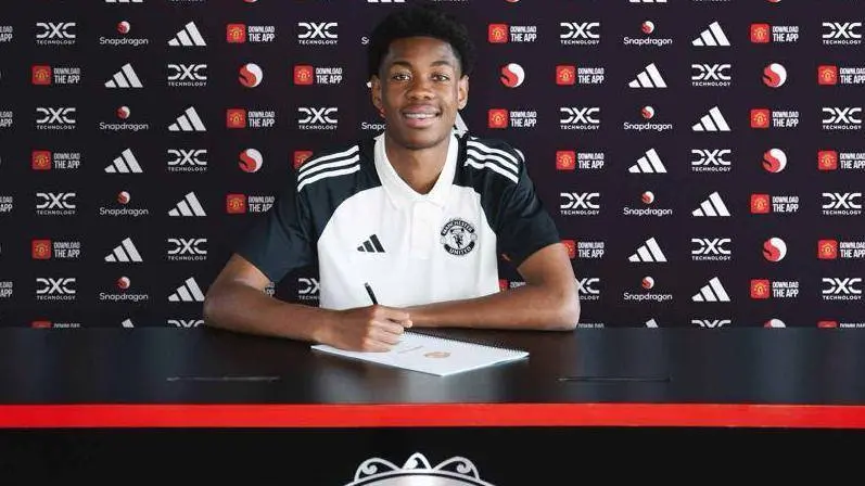 Man Utd sign highly-rated French striker to partner Cunha in attack