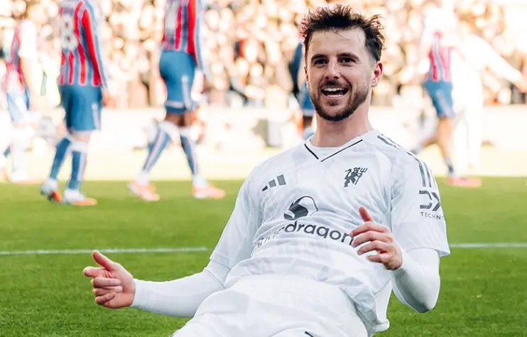 Zirkzee and Mount pounce to give battling Man Utd a 2-1 win over Palace