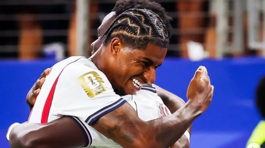 Man Utd 'invite' agents to club as they make Marcus Rashford stance clear