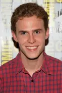 Iain De Caestecker
