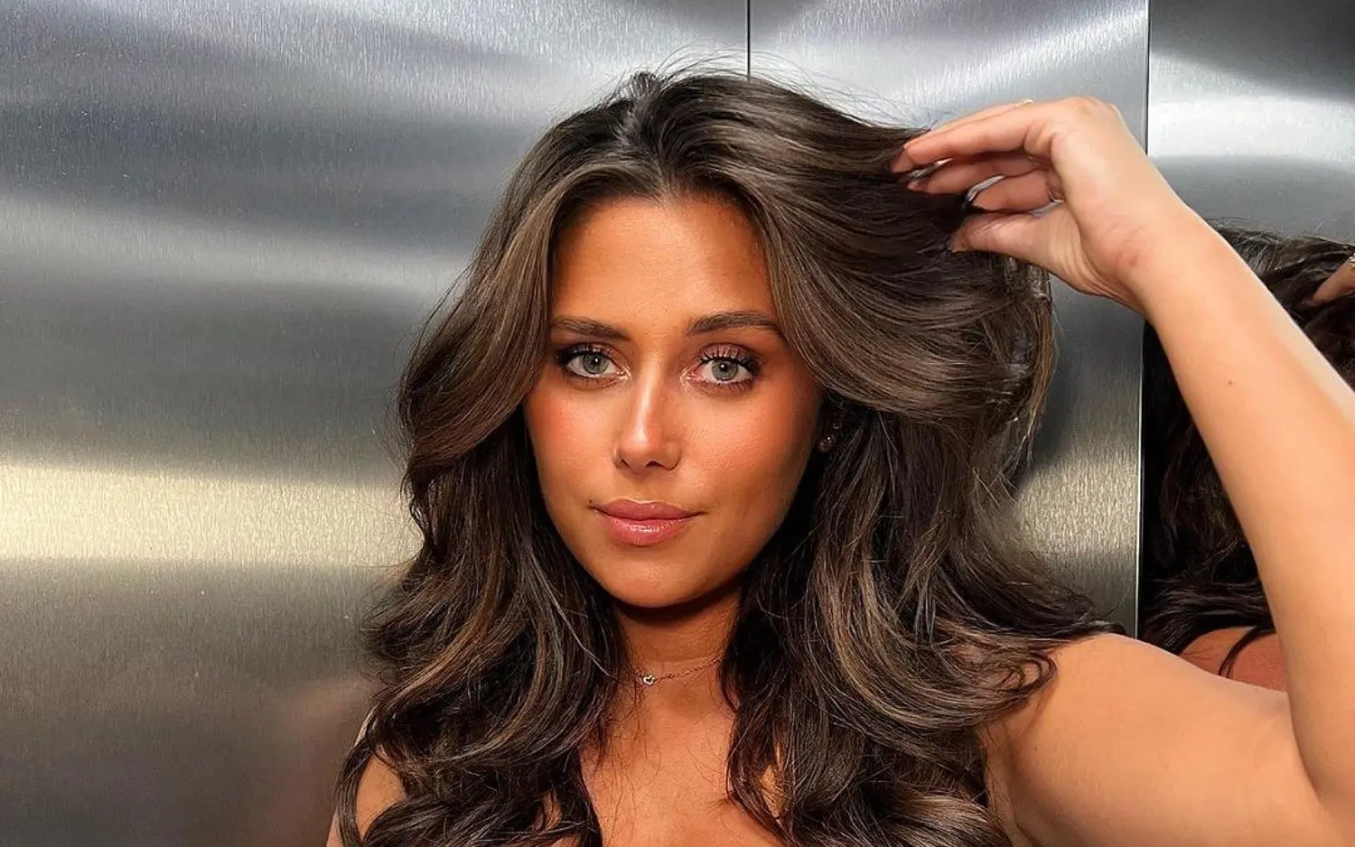 "Hottie": Raphaëlla uit 'Love Island' laat wel erg diep in haar boezem kijken