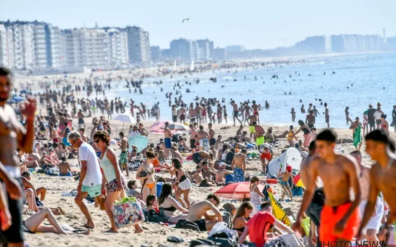 Plots geen vliegtuig meer: waarom duizenden Vlamingen deze zomer naar zee trekken