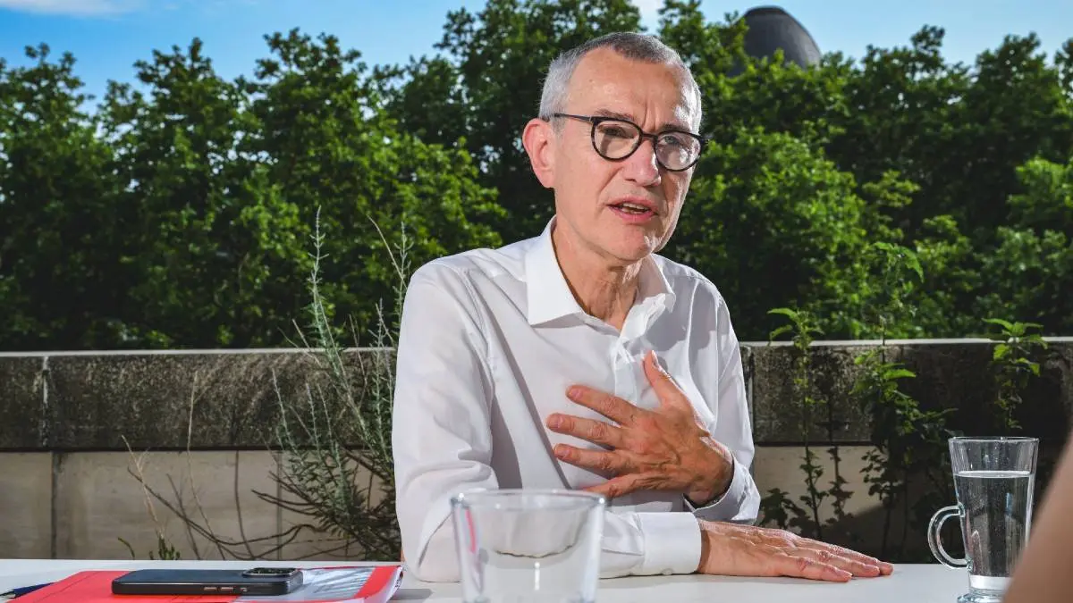 Frank Vandenbroucke deelt een premie uit van liefst 3.000 euro