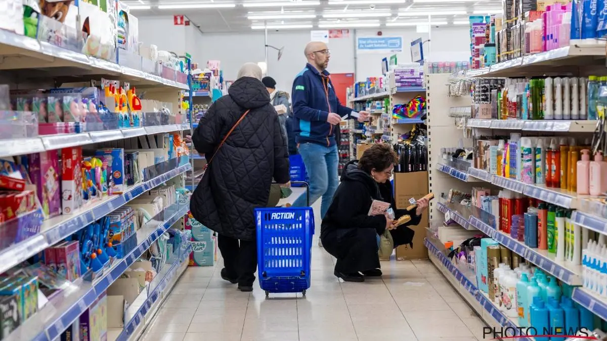 Gedaan met de chaos: Waarom iedereen nu naar Action rent voor deze opberg-hacks van 2 euro