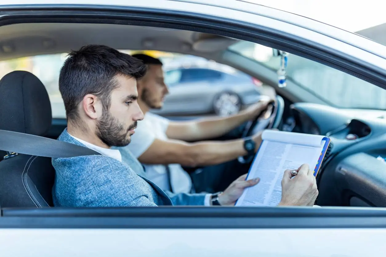 Waarom duizenden Vlamingen hun rijexamen verliezen nog voor het begint