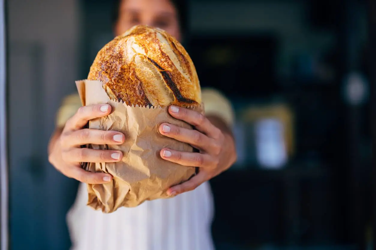 Oud brood? Dankzij deze 30-seconden hack proef je opnieuw de bakkerij-smaak