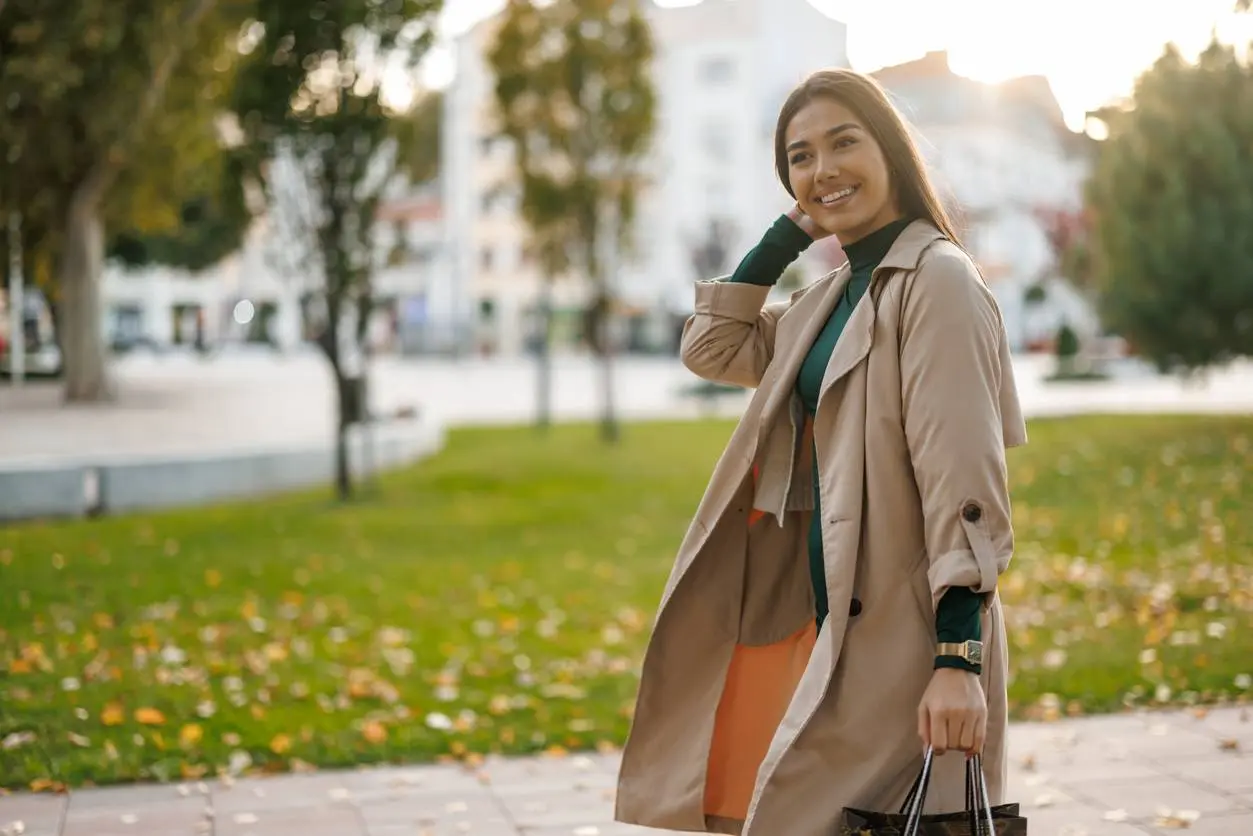 De comeback van de trenchcoat: een klassieker die nooit verdwijnt