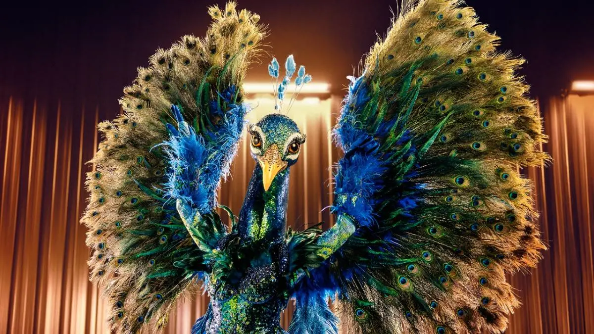 Pauw uit 'The Masked Singer' is al ontmaskerd: "Zij is het zeker!"
