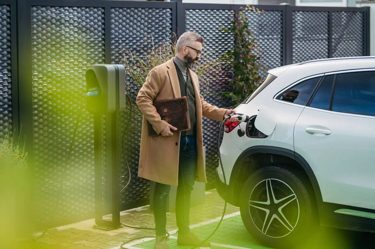 Je elektrische auto verbruikt in de winter plots meer dan je verwacht en dit is waarom