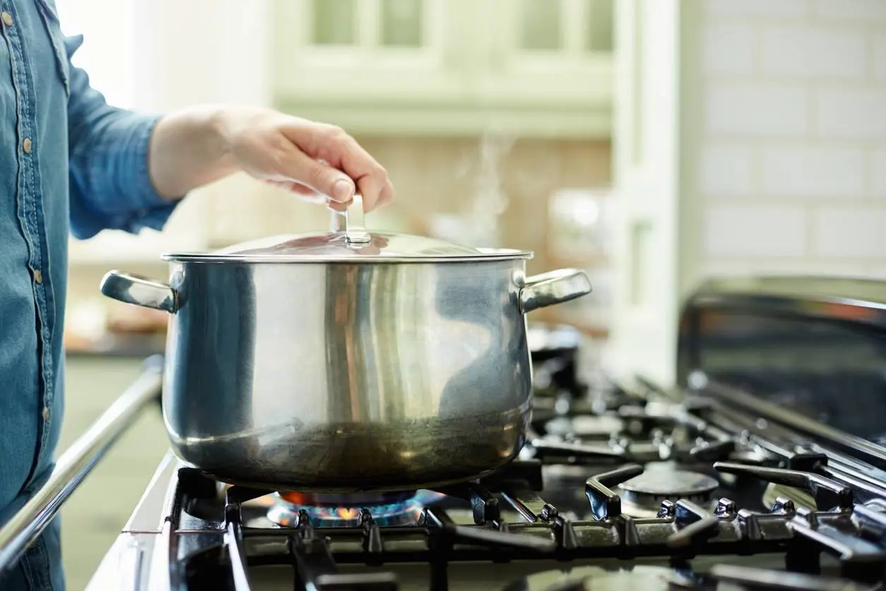 Met één simpele gewoonte bespaar je tot 40 % energiekost tijdens het koken