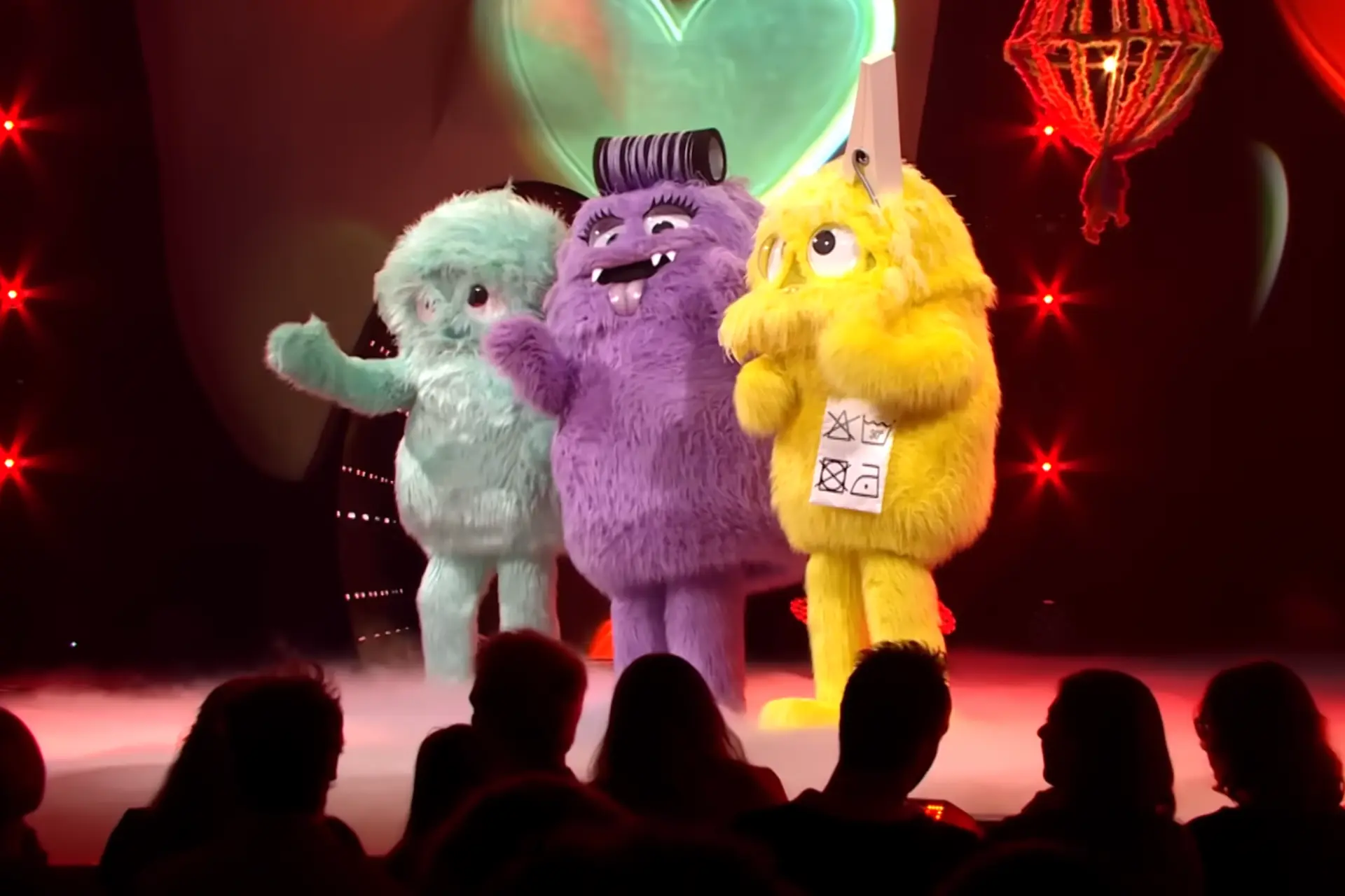Kijkers zijn zeker: "Zij zitten in de pluisjespakken in 'The Masked Singer'"