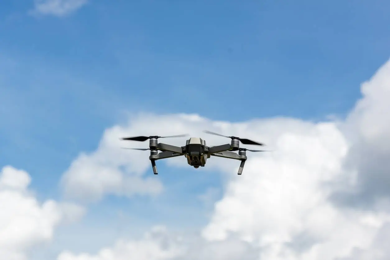 Dronespaniek in België: expert legt uit waarom gewone mensen zo hard schrikken