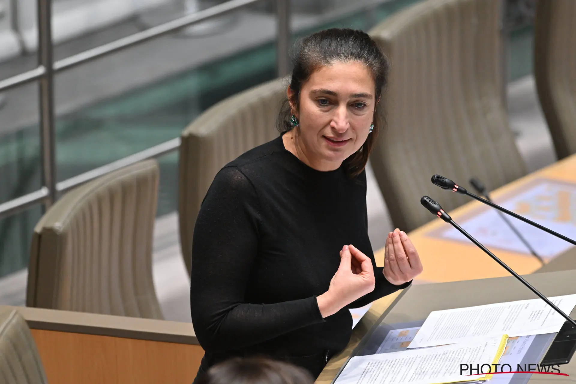 Meer rust in de klas? Zuhal Demir wil komaf maken met open leerpleinen