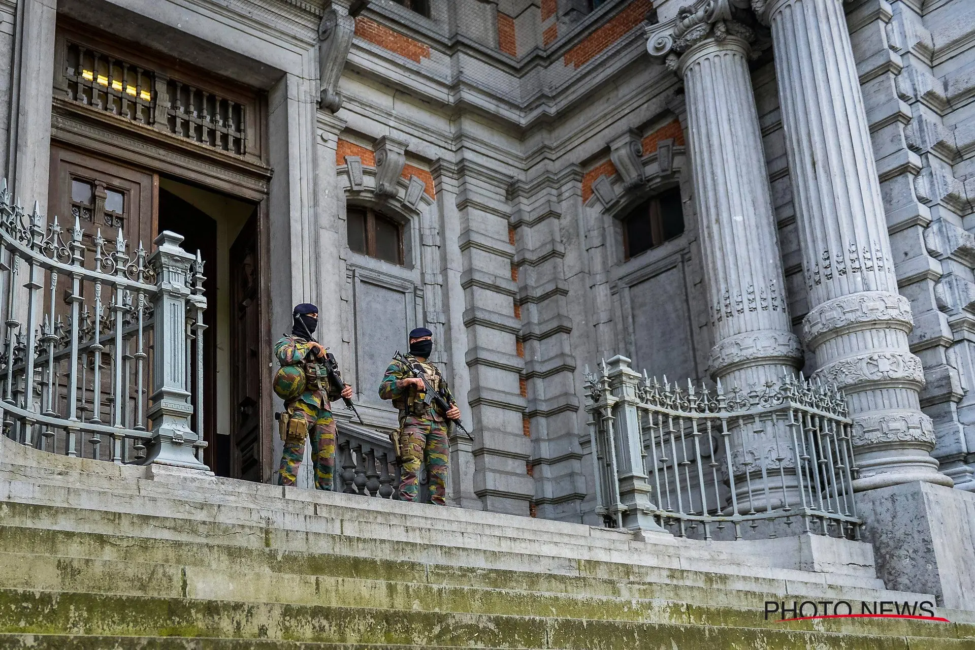 Op deze plaatsen staan sinds vandaag militairen om veiligheid te garanderen