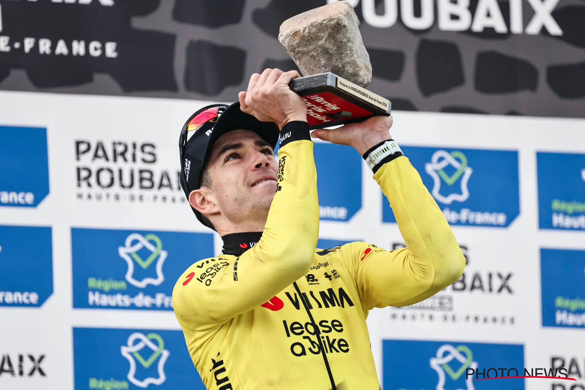 Dit prijzengeld verdient Wout van Aert na zijn overwinning in Parijs-Roubaix