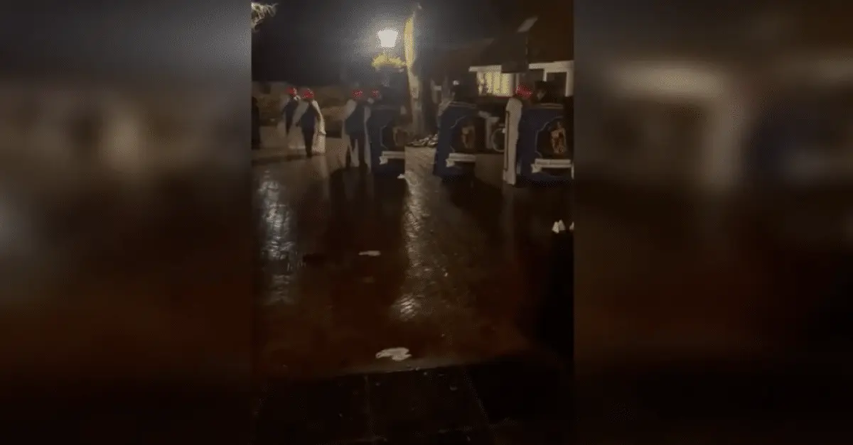 Ameland: Bizarre beelden uitgelekt van opmerkelijk 'Sunneklaas' feest: "Duivels" (VIDEO)