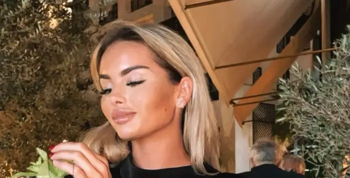 Sarah van Soelen toont haar nieuwe vriend...(FOTO)