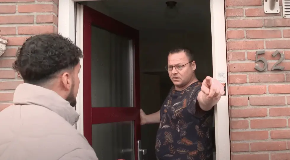 Urk: Islamitisch gezin weggepest door bewoners: "Stem op Geert Wilders!" (VIDEO)