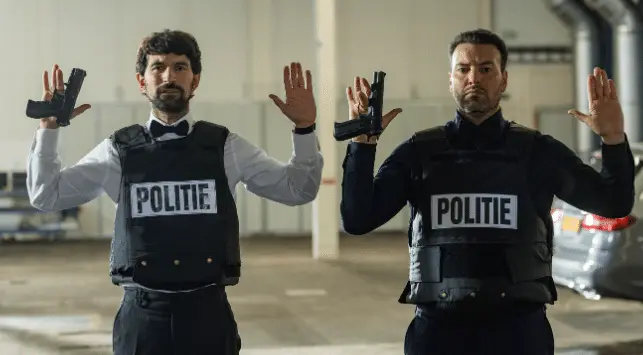 Politieagenten raken het spoor volledig kwijt in de film 'Scotoe' (VIDEO)