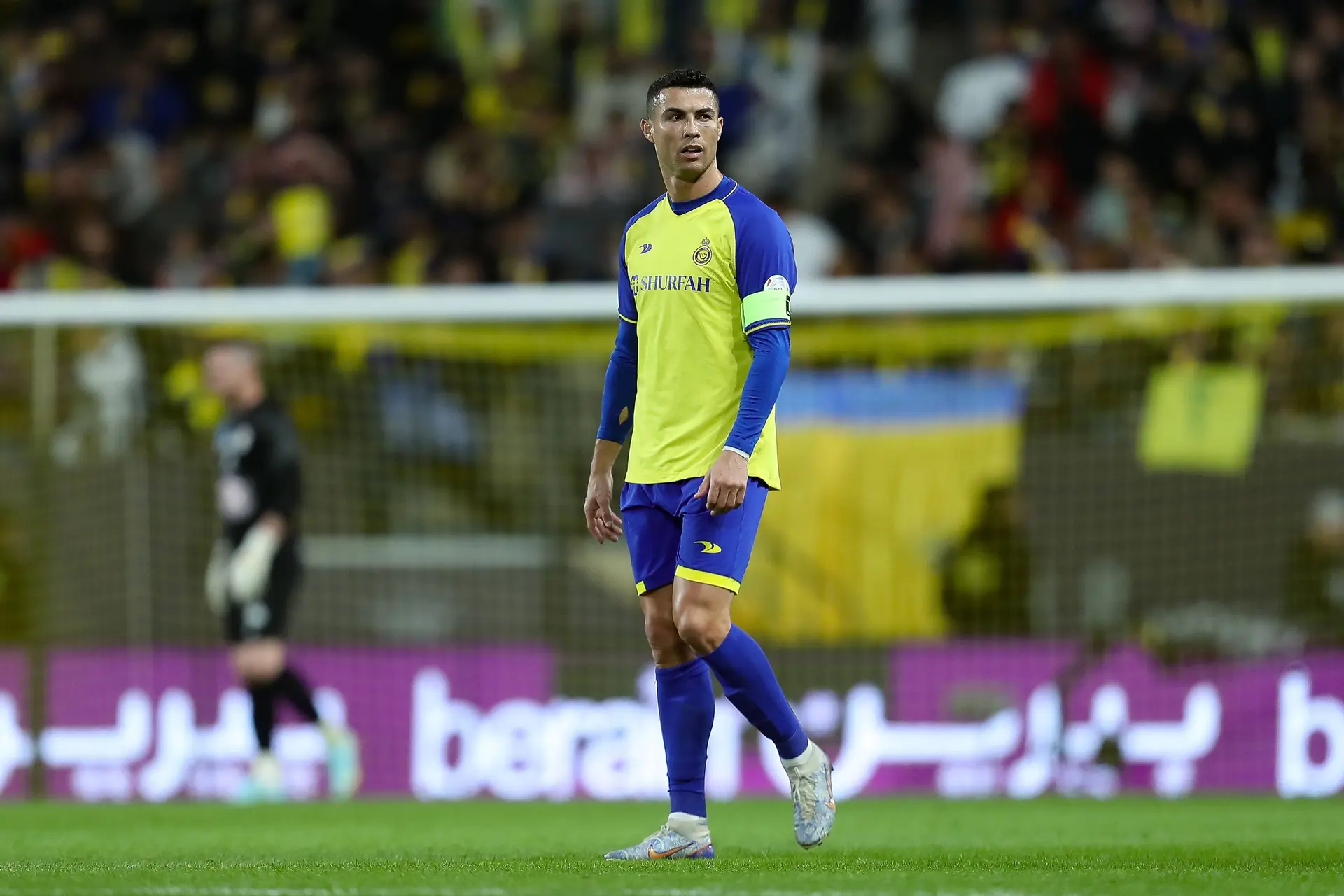 Ronaldo gefilmd tijdens bizarre actie, stopt sjaal tegenstander bij kruis
