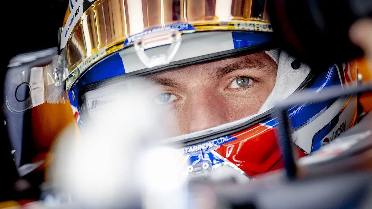 Verstappen begint F1-seizoen met zesde tijd in eerste training