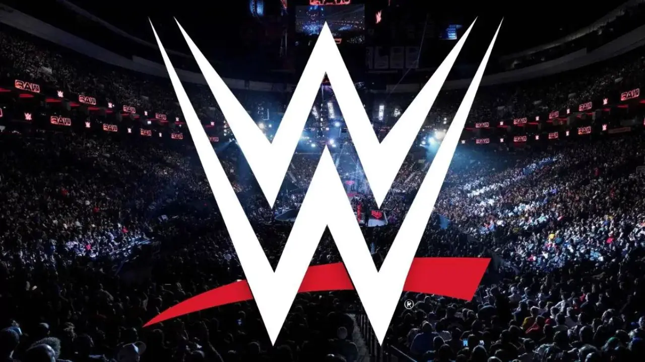 WWE: Wrestling-Fan fliegt aus Hotel … der Grund ist ziemlich kurios!
