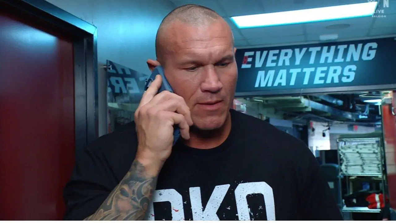 WWE: Anrufer-Rätsel um Randy Orton bei SmackDown! Seine brutale Reaktion…