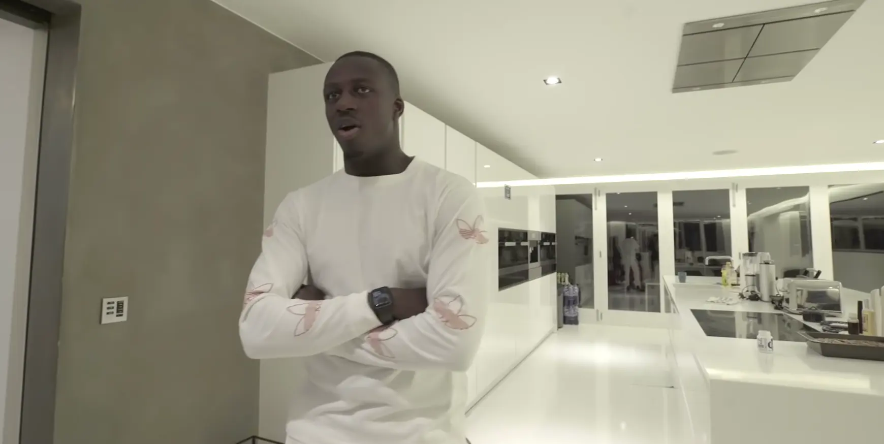 Manchester City voetballer Benjamin Mendy gearresteerd op verdenking van verkrachting