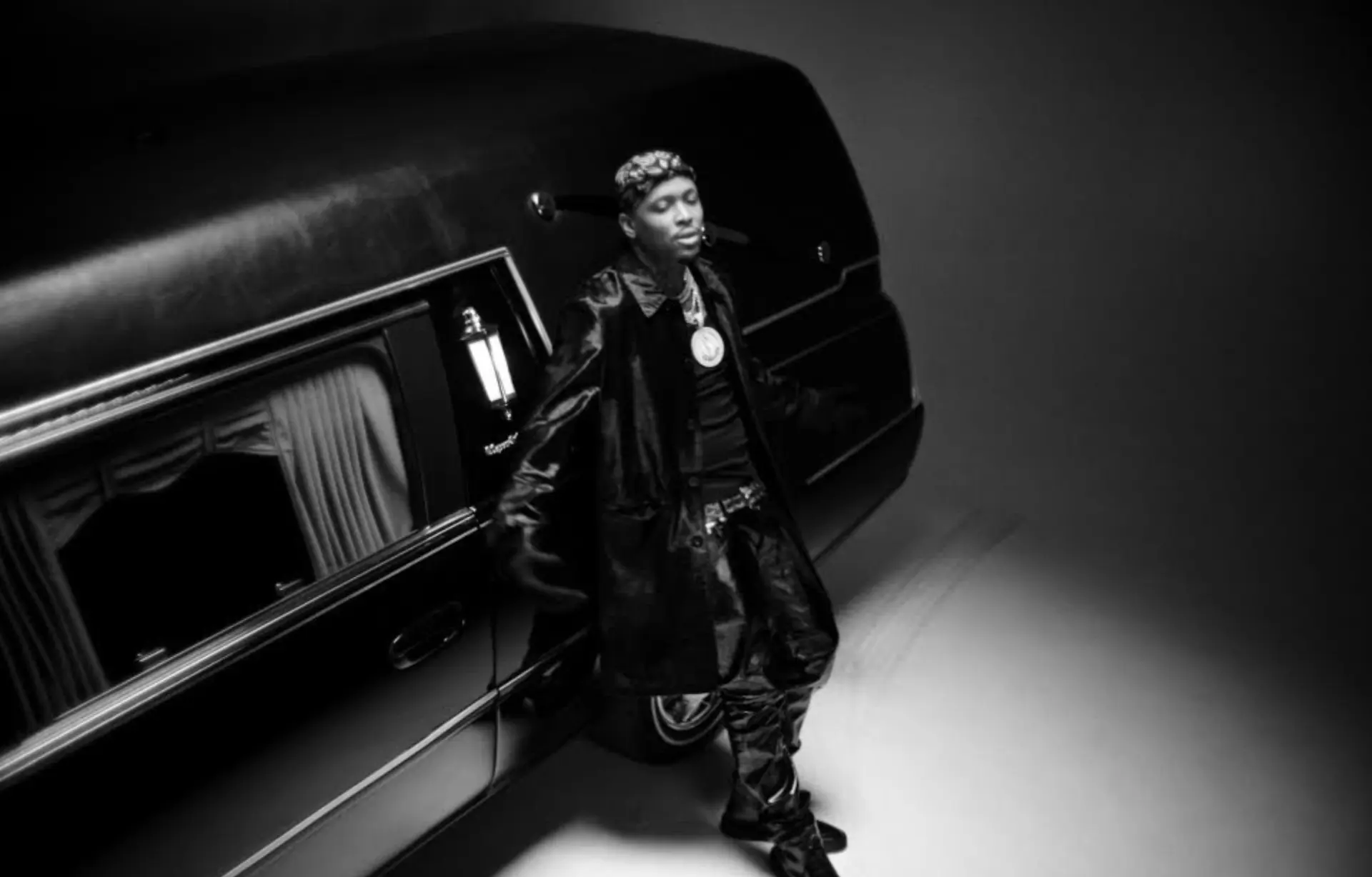 YG flipt Lil Wayne classic in nieuwe video Miss My Dawgs