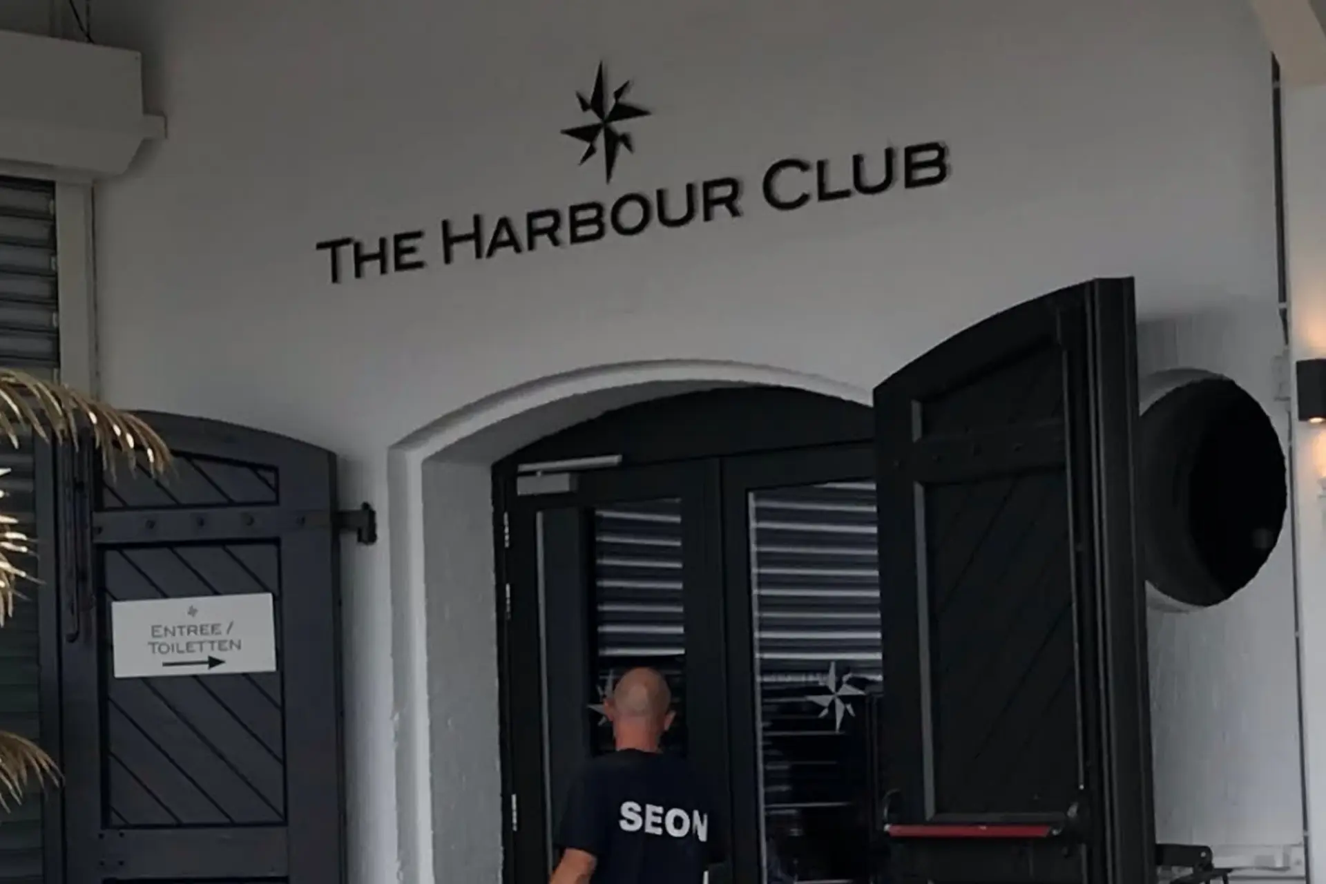16-jarige Amsterdammer hoort uitspraak over ontploffingen bij Harbour Club en Café In The City met gemengde gevoelens aan