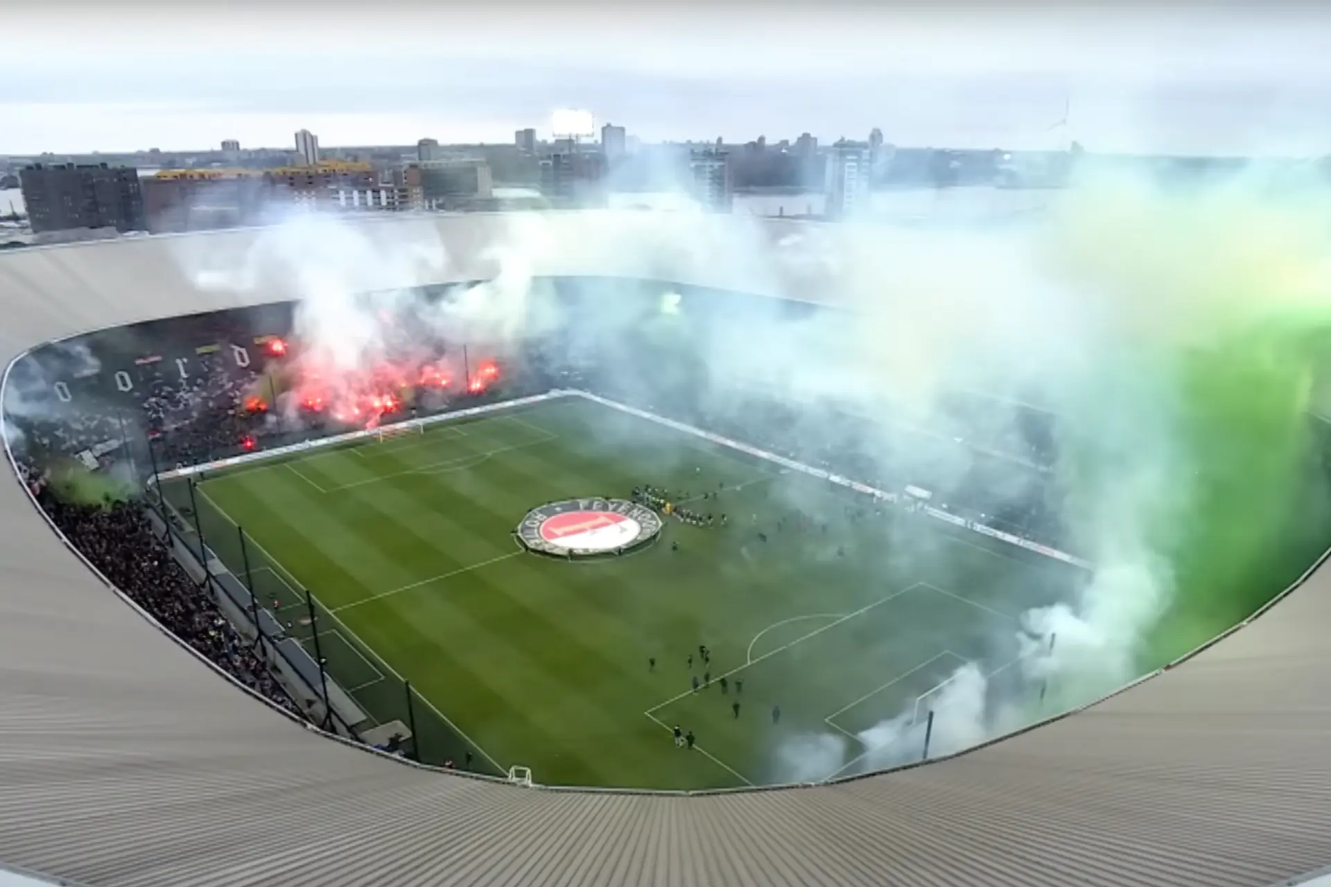 KNVB deelt eerste straf uit aan Feyenoord na reeks van overtredingen Klassiekers