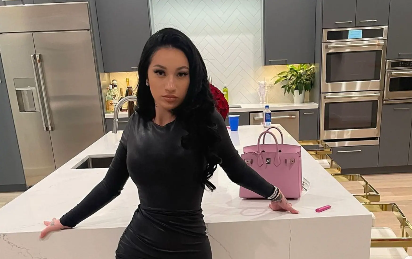 Bhad Bhabie deelt schokkende beelden van haar ex die haar mishandelt