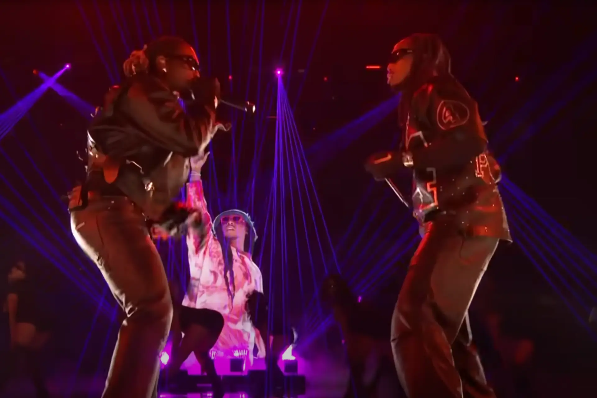 Quavo & Offset leggen ruzie bij en staan voor het eerst sinds de dood van Takeoff samen op het podium voor prachtig eerbetoon