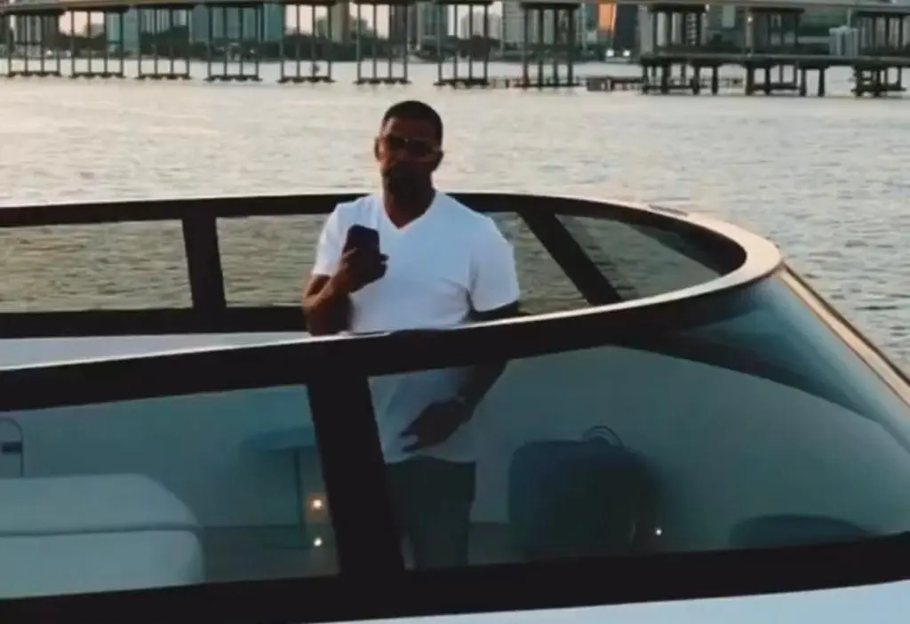 Na maanden aan geruchten en vraagtekens laat Jamie Foxx zich voor het eerst sinds zijn ziekenhuisopname zien