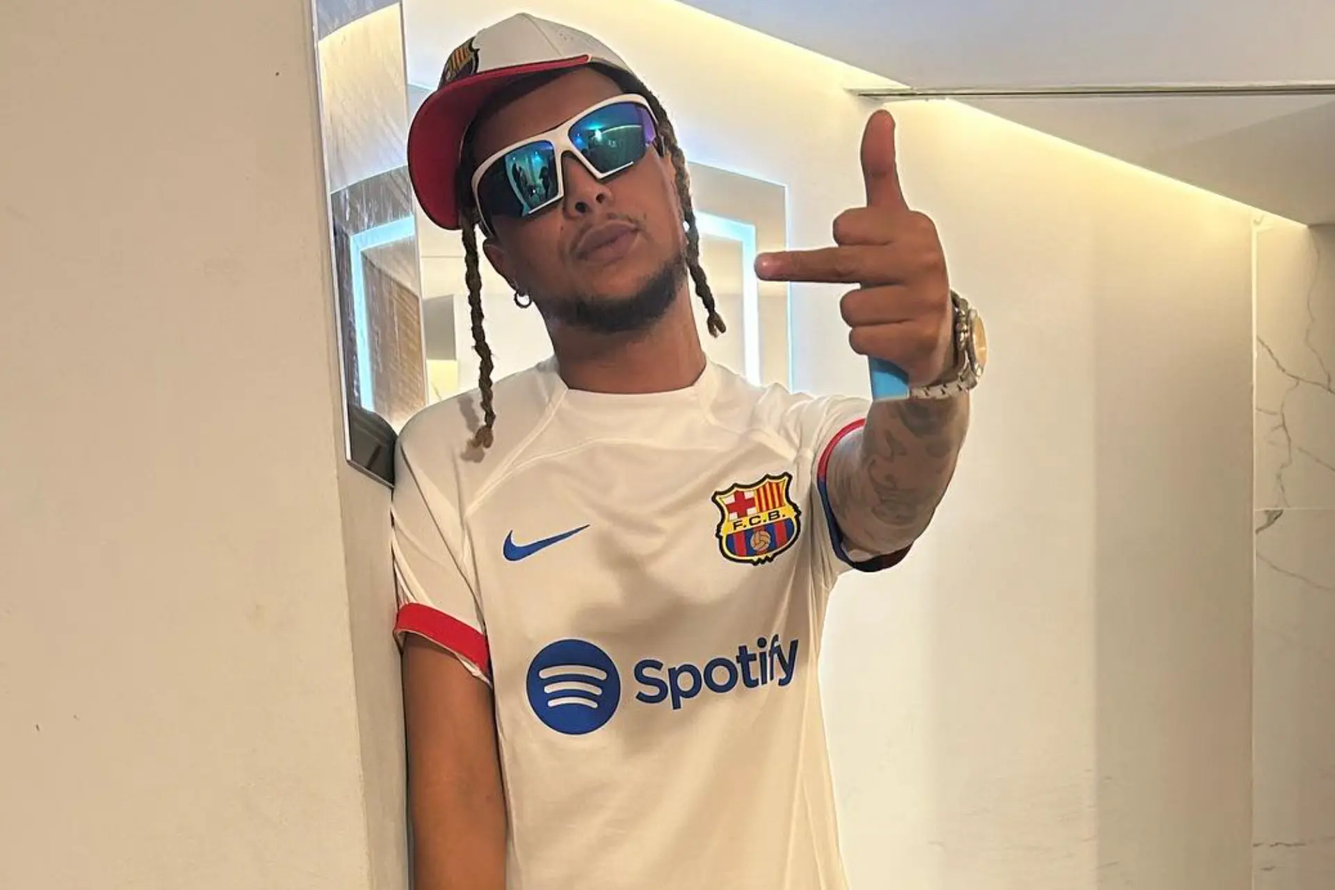 Ronnie Flex reageert met vlijmscherpe disstrack op Jiggy Djé, Sticks & Hef: "Van me favoriete rapper naar een werknemer"
