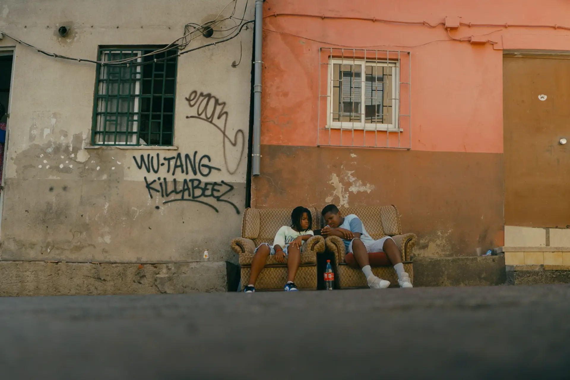 D-Double is terug met Draai Ollos video: "M'n rolmodellen zijn gangsters, nee, geen Kees & Jiggy"