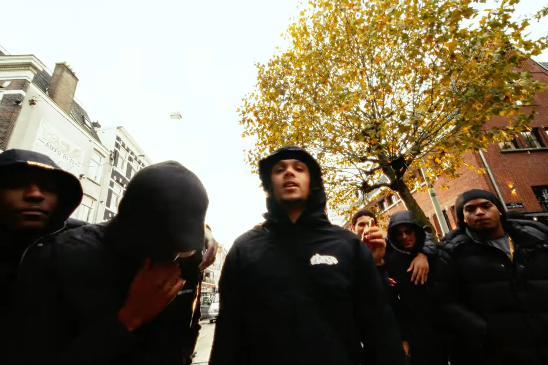 Lusho voelt zich Jeremie Frimpong in nieuwe video 3-5-2