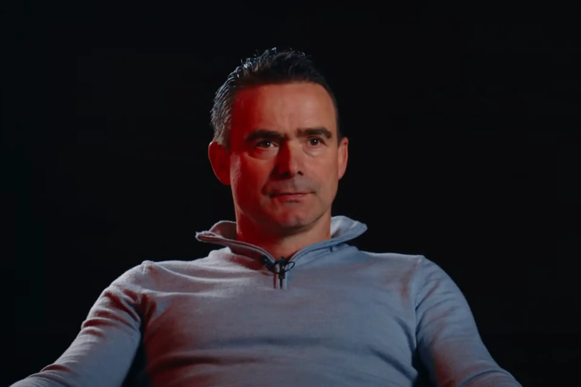 Overmars voor een jaar geschorst na grensoverschrijdend gedrag bij Ajax