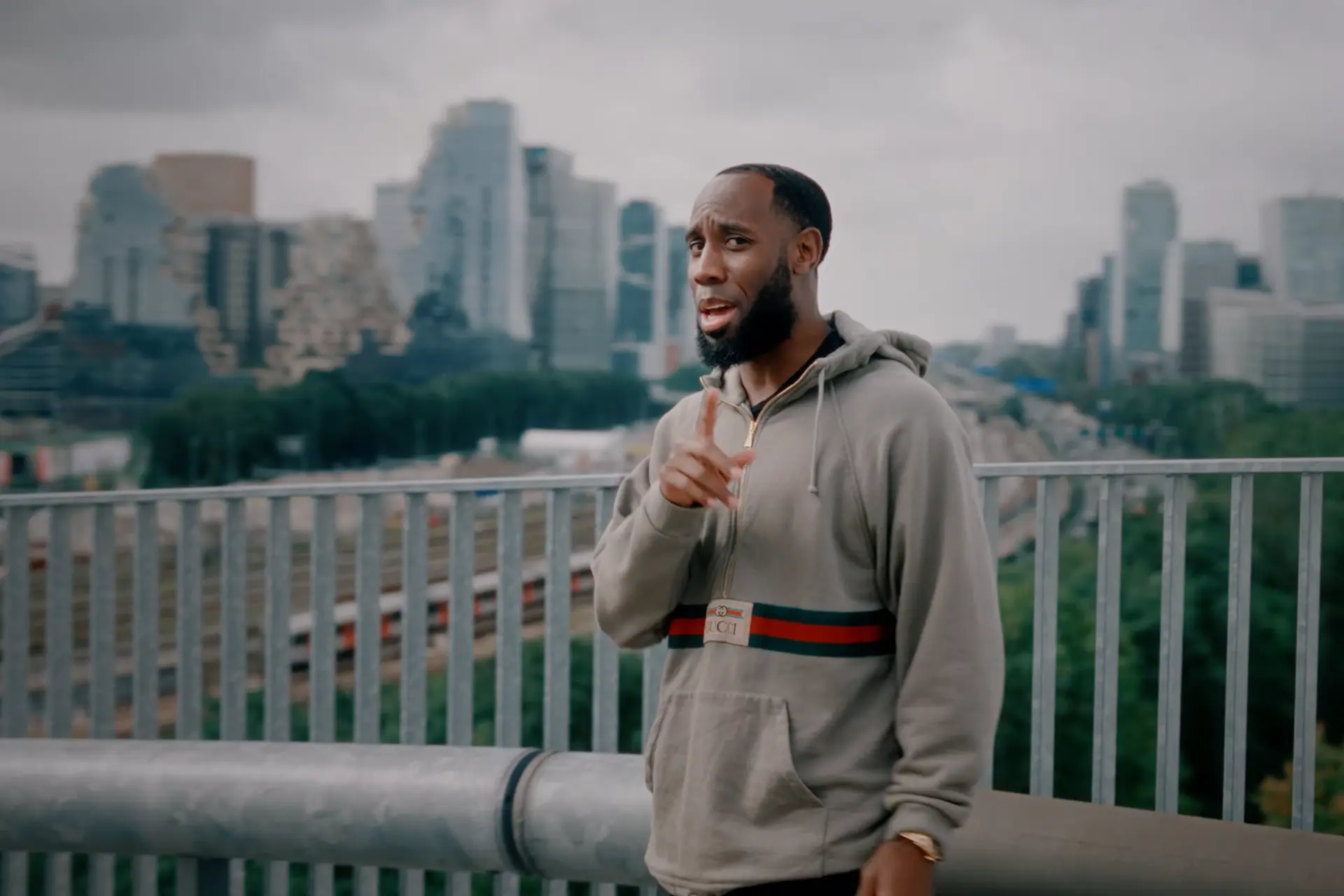 Vurnon 'JR' Anita schakelt Murda in voor nieuwe video Mensen