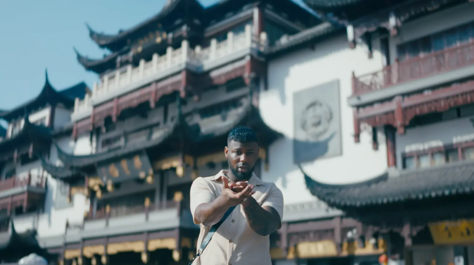 D-Double ging naar China voor de Movie video