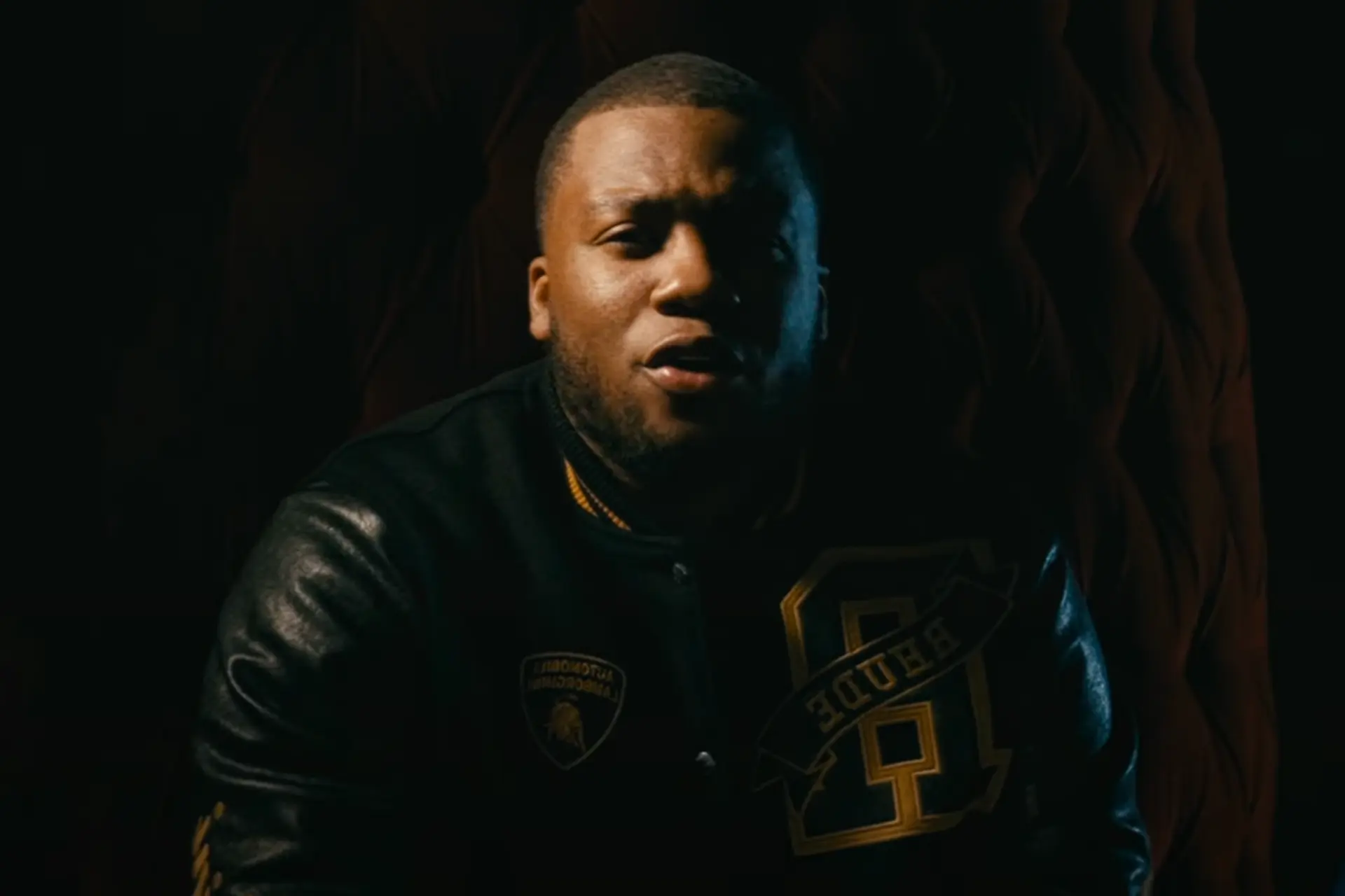 KM en Djaga Djaga droppen 'Hoofd Omhoog' video