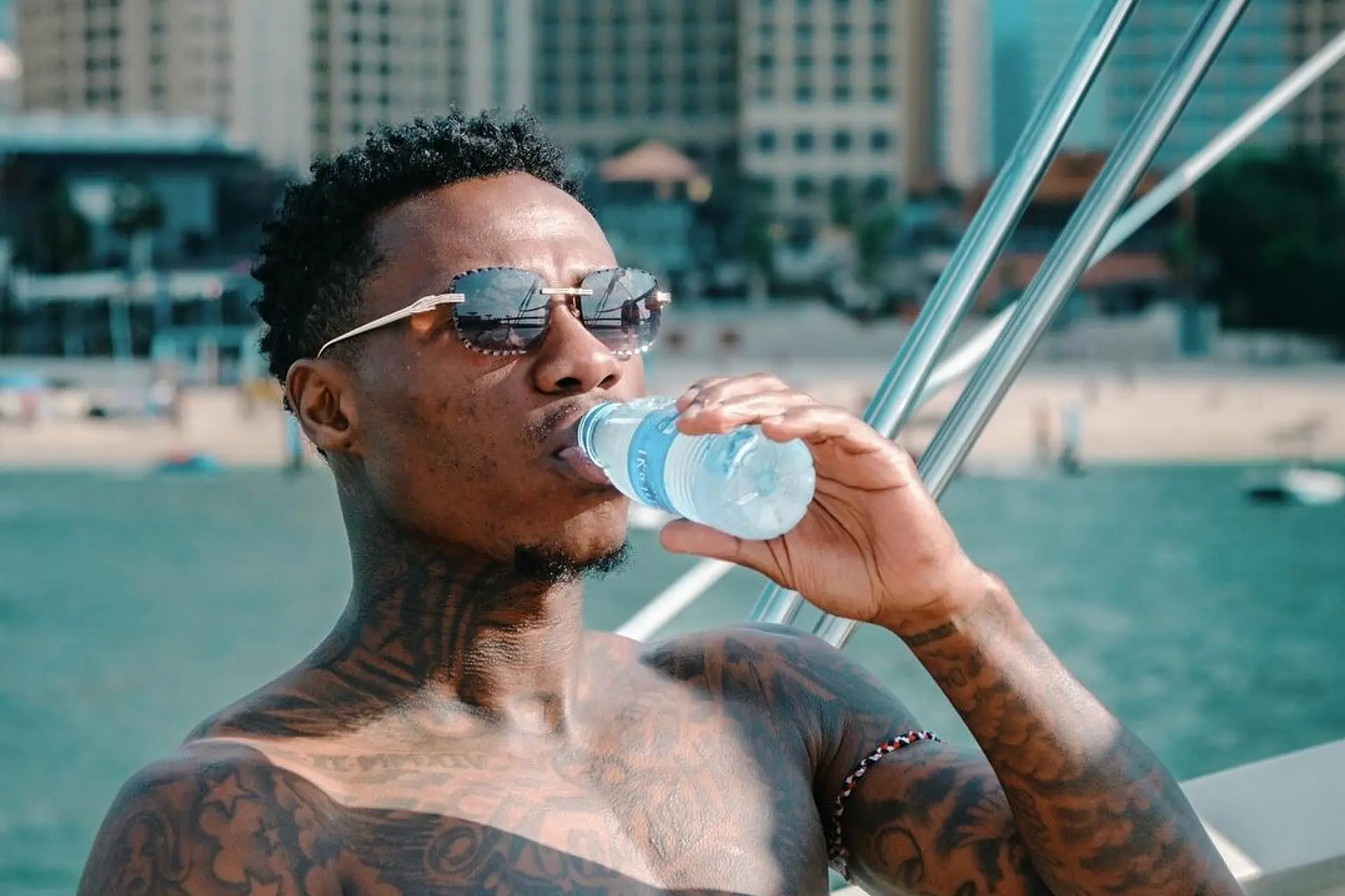Misdaadverslaggever van den Heuvel deelt barre omstandigheden van Quincy Promes z’n verblijf in de gevangenis van Dubai