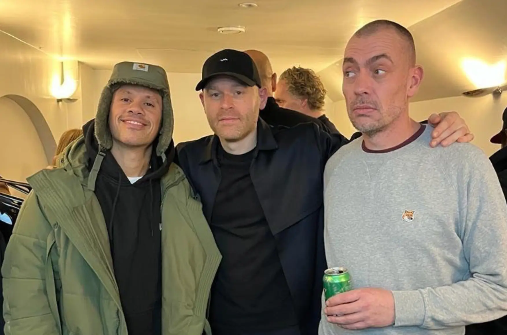 Sticks en Jiggy Dje verdedigen Top Notch en reageren op Ronnie Flex in nieuwe track Pincodes: "Niemand is groter dan 't team"