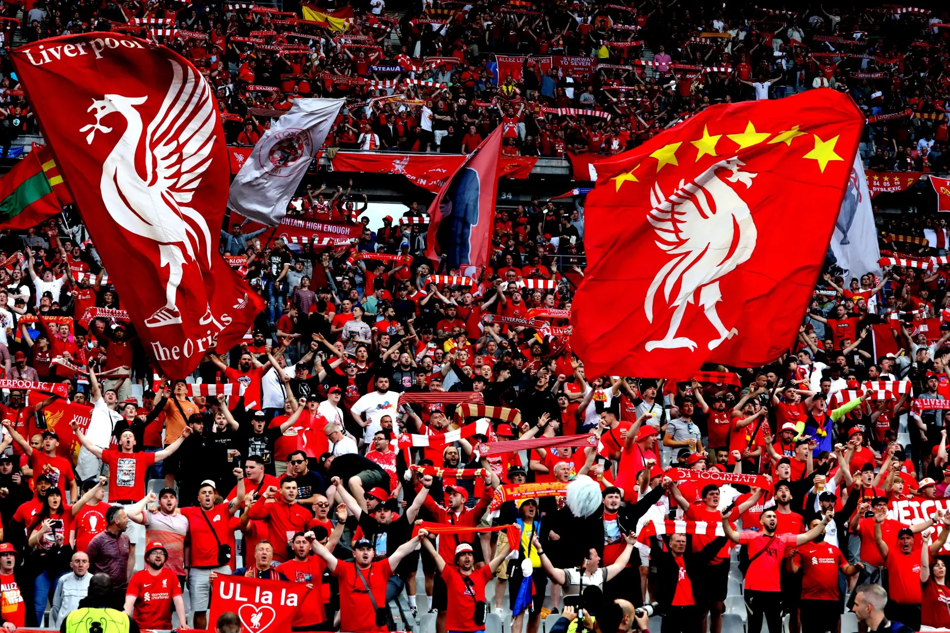 Liverpool-fans zingen op de zaken vooruit en verwelkomen Feyenoord trainer Arne Slot met eigen lied