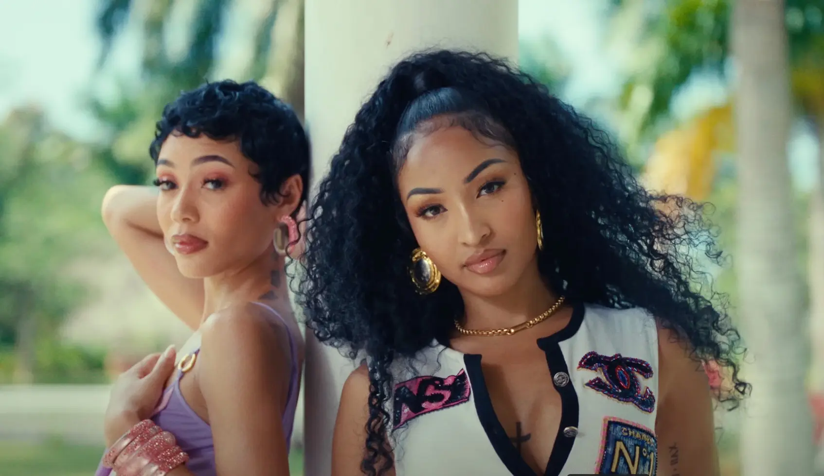 Shenseea en Coi Leray vieren carnaval op Jamaica in Flava videoclip